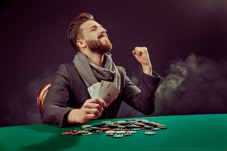 Platform erek 44 menampilkan dashboard sportsbook, live dealer, dan slot games